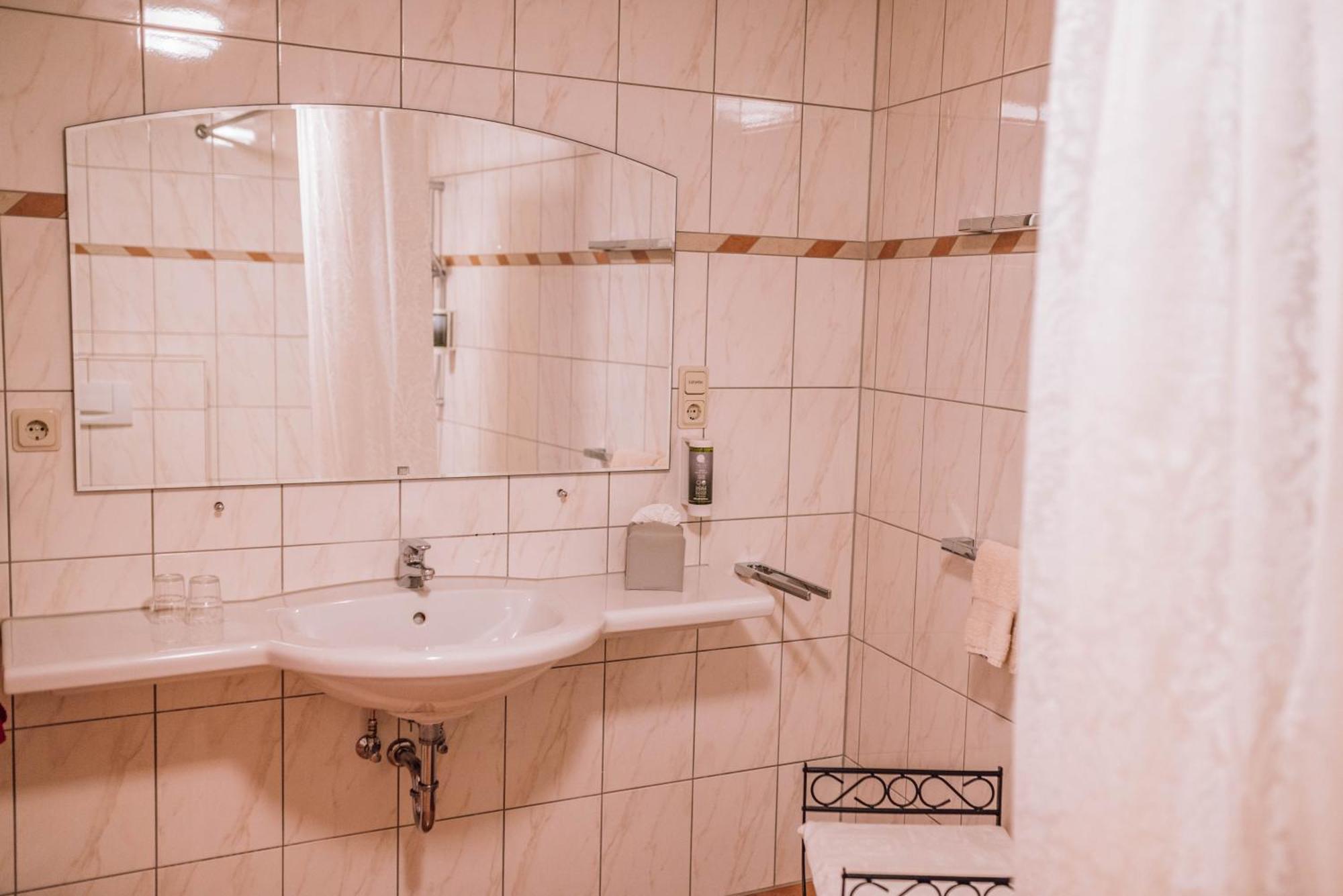Schmidtburger Hof Hotel Weiler bei Monzingen Værelse billede